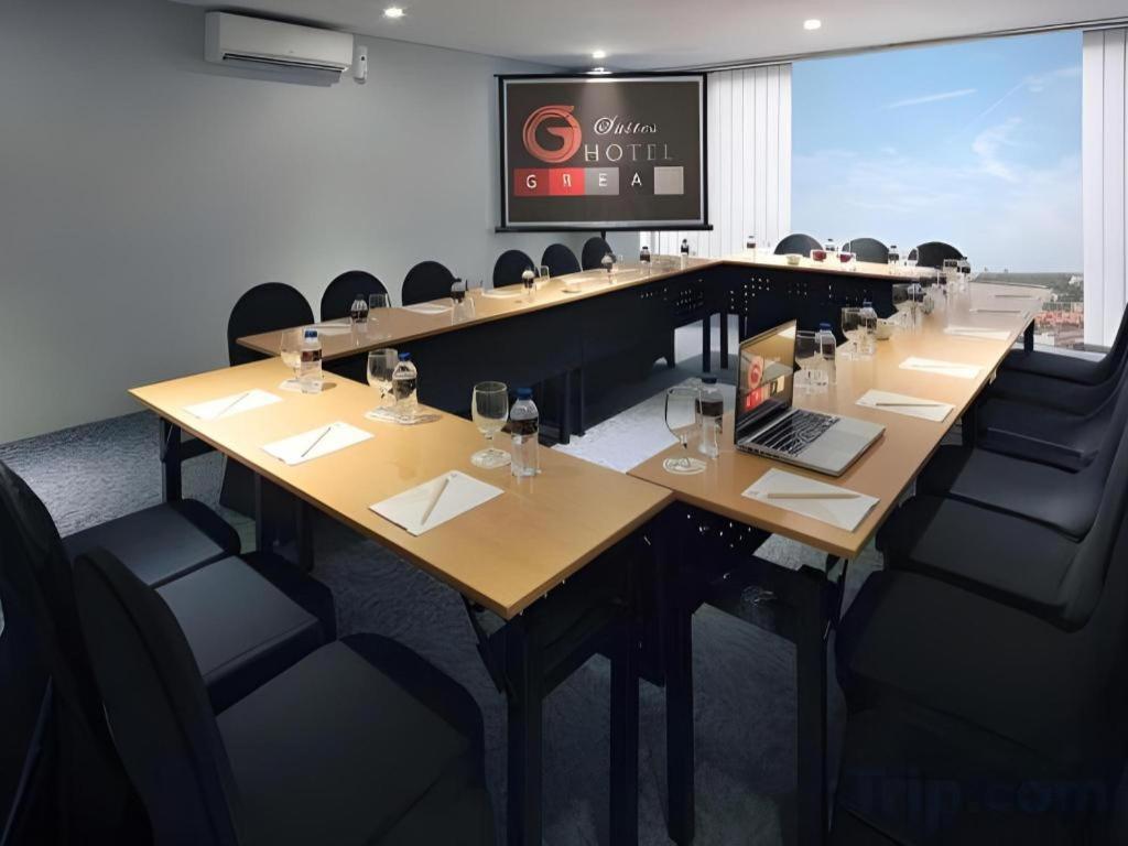 G Suites Hotel By Amithya Surabaya Exterior photo